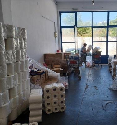 Διανομή τροφίμων στην Τήνο