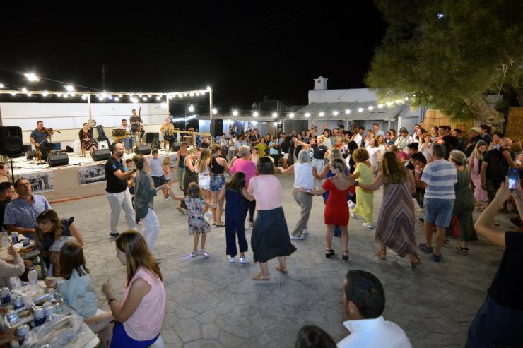 Mandrakia Artis 2023: Παραδοσιακή βραδιά με ήχους και αρώματα της Μήλου 