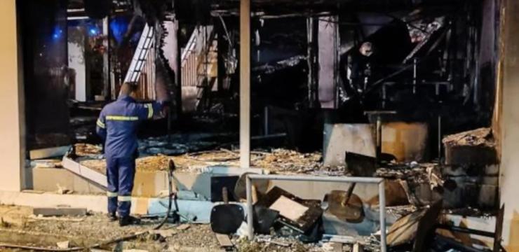 Καταστράφηκε ολοσχερώς μετά από φωτιά το εστιατόριο του Αλέξανδρου Καρακατσάνη