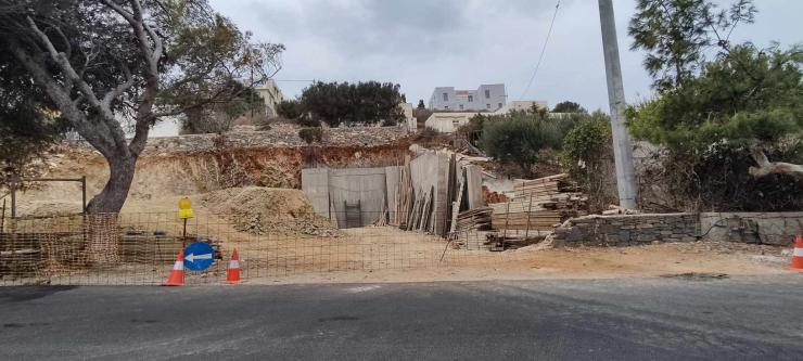 Προχωρά ο χώρος αναμονής των μαθητών 