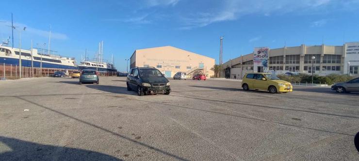 Parking… αλάνα χωρίς προσδιορισμένες θέσεις 