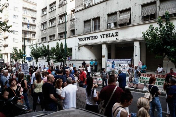 Καμία απάντηση από Θεμιστοκλέους για το ελικόπτερο της πτητικής βάσης στη Σύρο