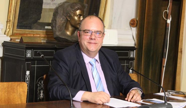 Σύρος: Ποια είναι τα νέα πρόσωπα στο προεδρείο του Δημοτικού Συμβουλίου