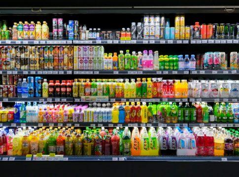 ΦΠΑ σε αναψυκτικά: Διαφορετικός συντελεστής στο κατάστημα από το take away