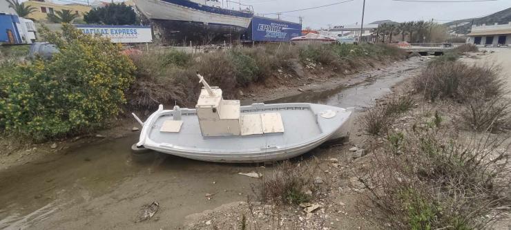 Ξανά σκουπιδότοπος το ρέμα στα Λαζαρέττα 