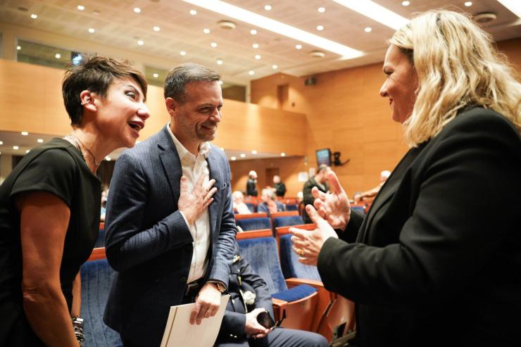 Δήμος Αθηναίων: Δημιουργεί υπηρεσίες νοηματικής για τους δημότες