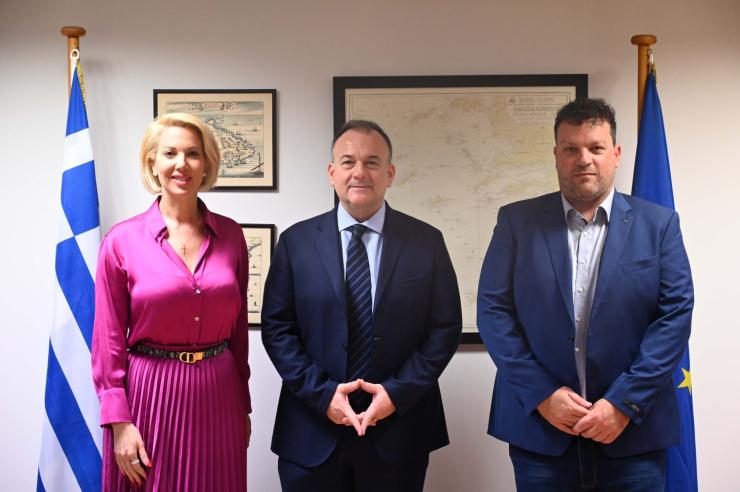 Δυτικές Κυκλάδες: Στον υφ. Ναυτιλίας η Κ. Μονογυιού για την ανάρτηση των ακτοπλοϊκών δρομολογίων