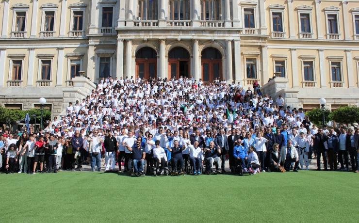 Οι χρυσοί αθλητές της Ελλάδας τίμησαν τη Σύρο και τον Δημήτριο Βικέλα 