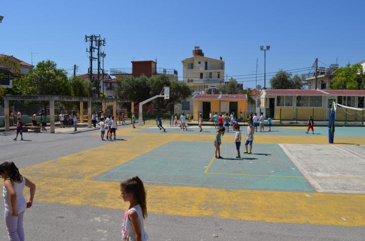 Ένωση Συλλόγων Γονέων και Κηδεμόνων Πάρου: Πρόταση για το πρόγραμμα "Ανοιχτά Προαύλια" στα σχολεία