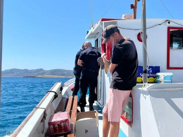 Κάτω Κουφονήσι: Με καΐκι έφθασε η Αστυνομία για έλεγχο αναφορικά με παράνομο κάμπινγκ