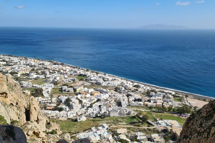 Σαντορίνη: Παρέμβαση σε Υπουργεία για την κάλυψη του παραλιακού δρόμου Καμαρίου