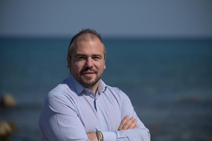 Παράταση της ρύθμισης για τη διάθεση προσωπικού ως οδηγών ασθενοφόρων μετά την ερώτηση Φόρτωμα