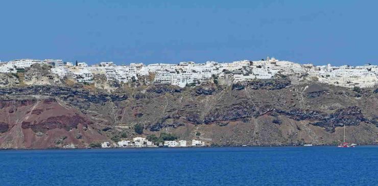 Σαντορίνη: Στη Βουλή η ρύθμιση για την αναστολή δόμησης στην περιοχής της Καλντέρας