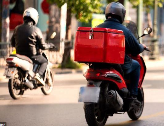 ΕΛΙΝΥΑΕ: Μεγάλη έρευνα για τις συνθήκες εργασίας των εργαζομένων delivery