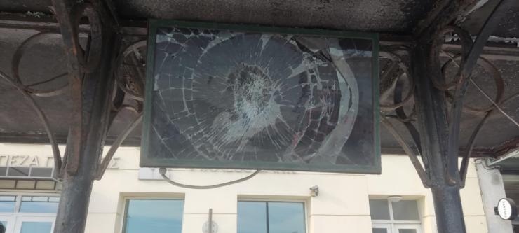 Ανενεργές και κατεστραμμένες οι ενημερωτικές οθόνες  