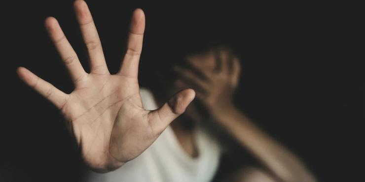 Ενδοοικογενειακή βία: Panic button σε 123 γυναίκες θύματα μέσα σε μία εβδομάδα