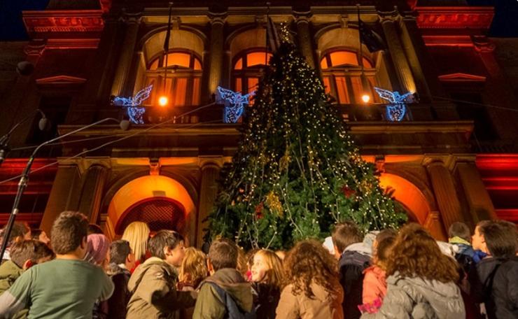 Σύρος: Αναβάλλεται η αυριανή φωταγώγηση του χριστουγεννιάτικου δέντρου