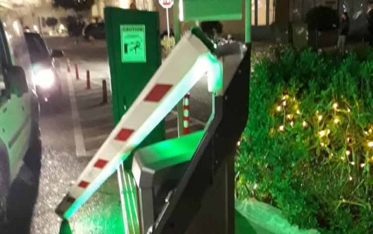 “Τσάκισε” η μπάρα της ελεγχόμενης στάθμευσης 