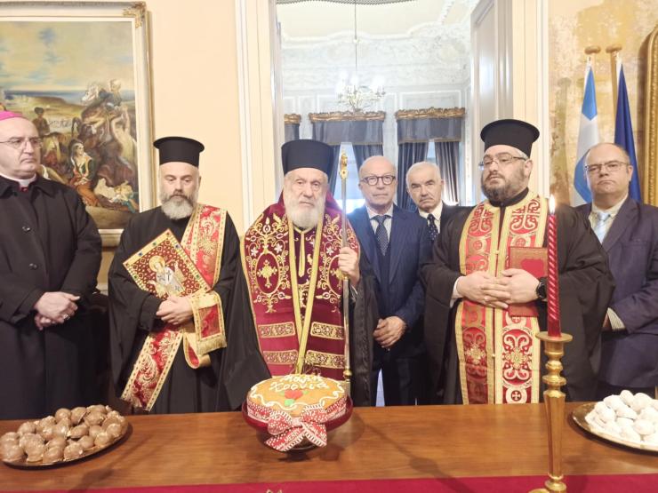 Υποδέχθηκαν το 2025 με ευχές σε Δήμο και Περιφέρεια 