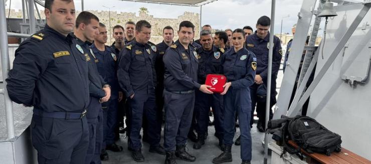 Λιμενικό: Παραλαβή αυτόματων φορητών απινιδωτών από πλοία ανοιχτής θαλάσσης