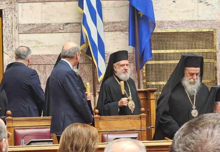 Ο μητροπολίτης Σύρου στην ορκωμοσία του Προέδρου της Δημοκρατίας