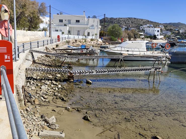 Κατεστραμμένες αυτοσχέδιες ράμπες 