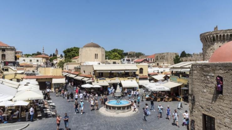 Ρόδος: Κύκλωμα έβγαζε πλαστά πτυχία για 1.200 ευρώ