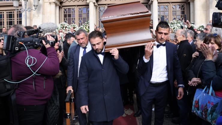 Πλήθος κόσμου αποχαιρέτησε τον Μανώλη Λιδάκη
