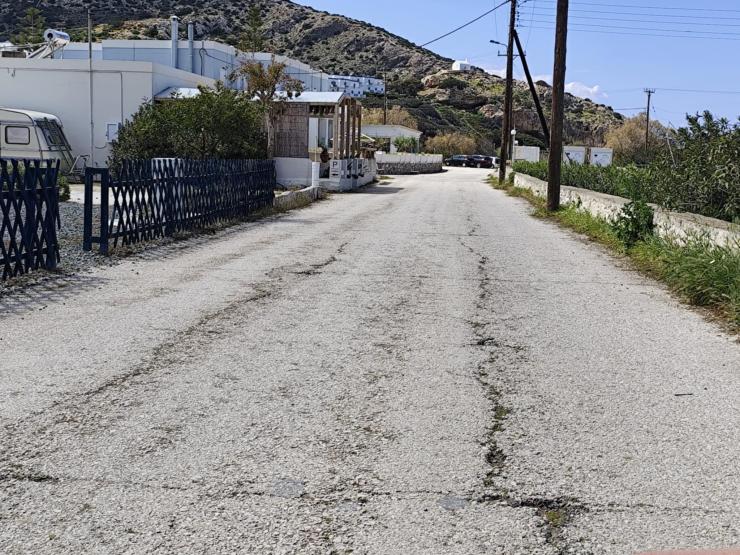 Προτείνουν ασφαλτόστρωση στον παραλιακό δρόμο 