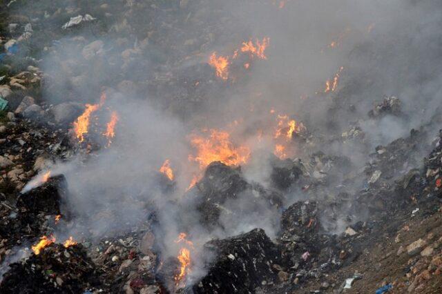 Μύκονος: Φωτιά ξέσπασε μέσα στον ΧΥΤΑ - Επιχειρούν δυνάμεις της Πυροσβεστικής