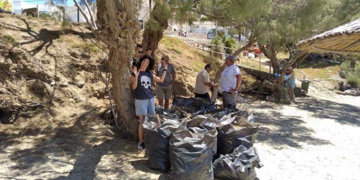 Ο Επιμορφωτικός Φιλοτεχνικός Σύλλογος "Φοίνικας Σύρου" ομόρφυνε το χωριό του