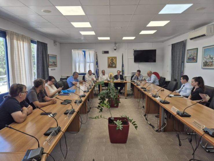 Ο υφυπουργός Δικαιοσύνης στην Πάρο για τη στέγαση του Δικαστικού Μεγάρου