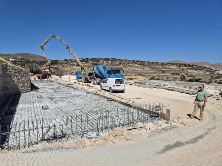 Ο Κ. Μπιζάς στο εργοτάξιο του έργου «Κατασκευή Πράσινων Σημείων Δήμου Πάρου»