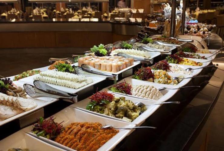 Έλληνες ξενοδόχοι: Ήρθε η ώρα να απαγορευθεί ο μπουφές; Τι απαντούν