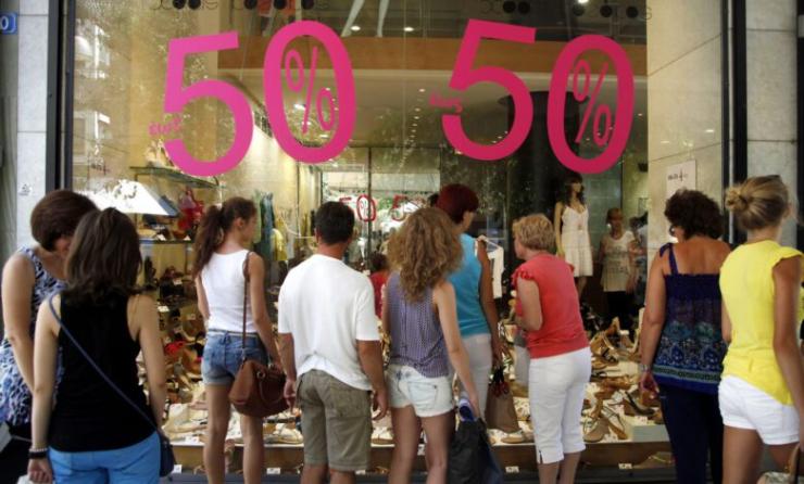 Λιανεμπόριο: Απογοήτευση από τις θερινές εκπτώσεις 