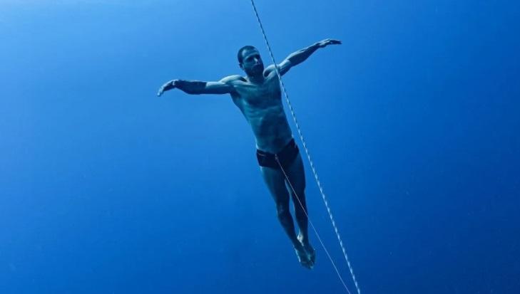 Ελεύθερος δύτης έσπασε κάθε ρεκόρ: Κράτησε την αναπνοή του για 29 λεπτά