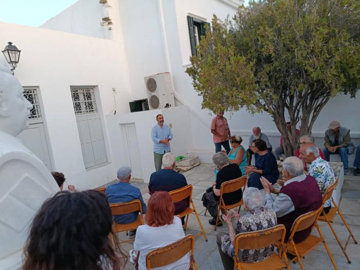 Κλιμάκιο του ΚΚΕ και ο περιφερειακός σύμβουλος, Γ. Αγγέλου σε περιοδεία στην Τήνο 