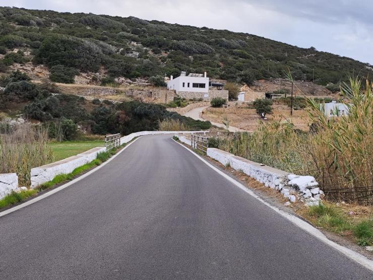 Νέες φθορές στο μικρό γεφύρι του Γαλησσά 