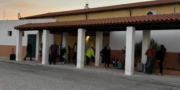 Ταλαιπωρία επισκεπτών από αναμονή για ταξί  