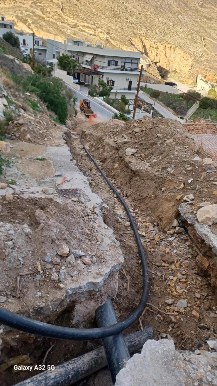 ΔΕΥΑ Σύρου: Αντικατάσταση παλιού δικτύου αγωγών ύδρευσης και αποχέτευσης στη θέση "Ραχαμός"