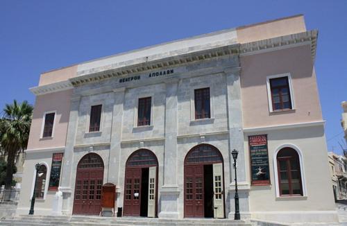 Νέα κρούση για τη βελτίωση της πρόσοψης του θεάτρου Απόλλων