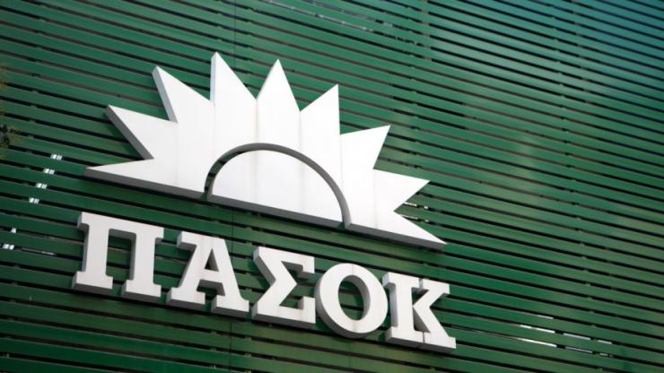 ΠAΣOK: Καταδίκη του αποκλεισμού μαθητή στο φάσμα του αυτισμού από τη θέση του σημαιοφόρου