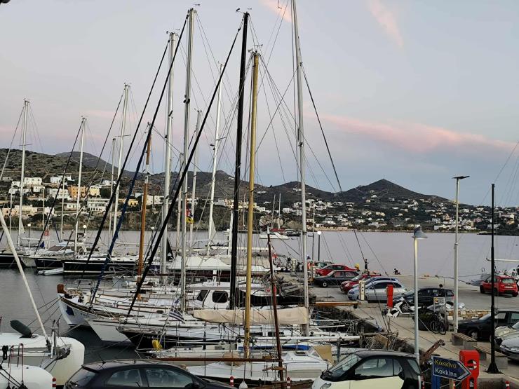 Λιμενικό Ταμείο Σύρου: Προς ανάθεση η διαχείριση των καταφυγίων σκαφών Φοίνικα και Αγκαθωπών