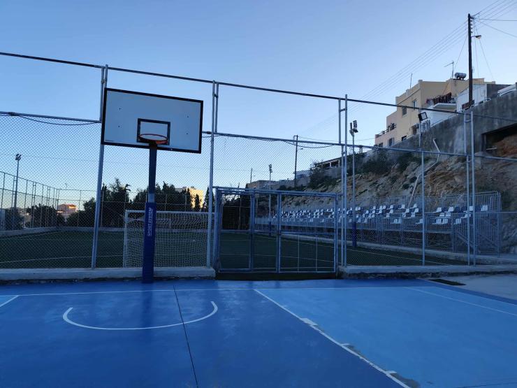 Αποκαταστάθηκε η είσοδος στο γήπεδο Καμινίων 