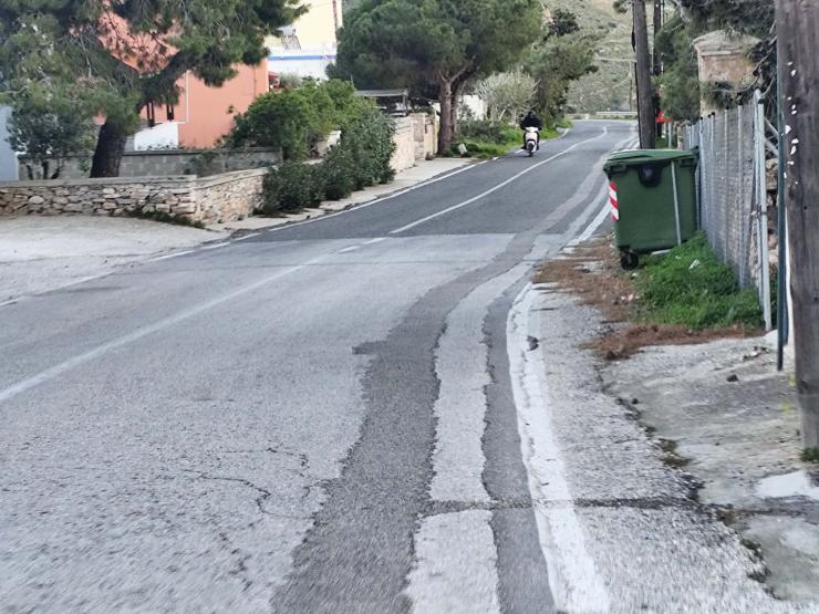 Θλιβερές αποκαταστάσεις που γεμίζουν “αυλάκια” τον δρόμο 