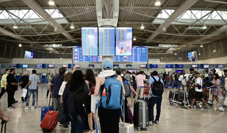 Μεγαλύτερες αποζημιώσεις για καθυστερήσεις πτήσεων και δωρεάν χειραποσκευή - Τι σχεδιάζει η ΕΕ