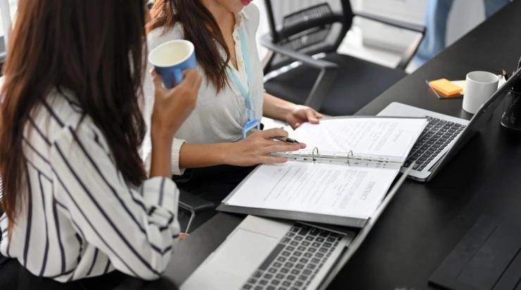 Πρόγραμμα εργασίας για 10.000 γυναίκες – Δίδεται βαρύτητα στις μητέρες ανήλικων παιδιών