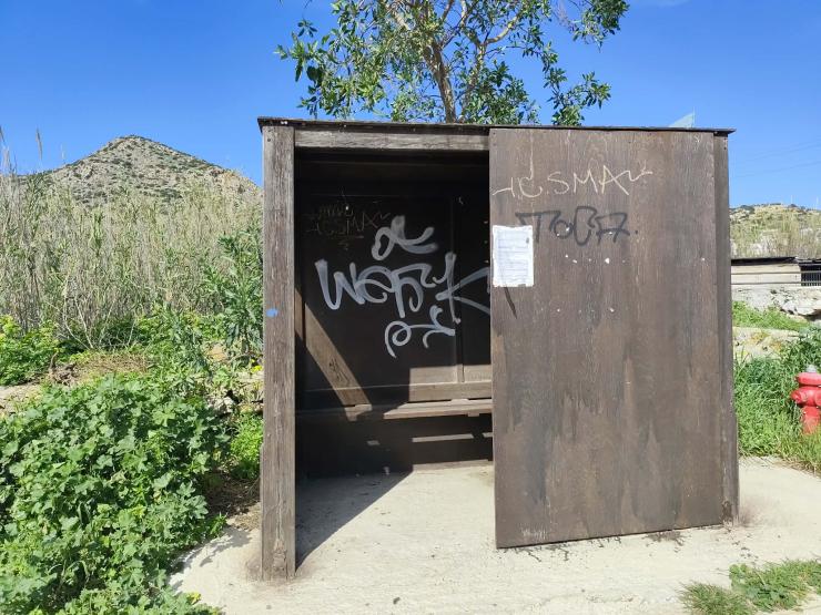 Απαιτείται καθαρισμός και συντήρηση στις στάσεις 