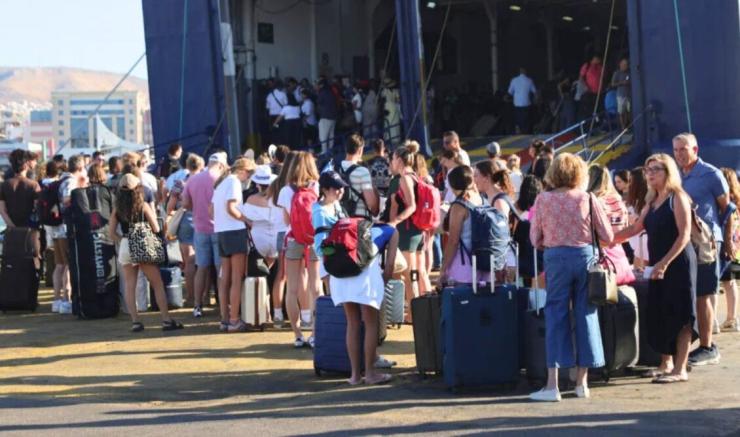 Ακτοπλοϊκά εισιτήρια: Έντονες διαβουλεύσεις κυβέρνησης και ακτοπλοϊκών για να αποφευχθούν αυξήσεις