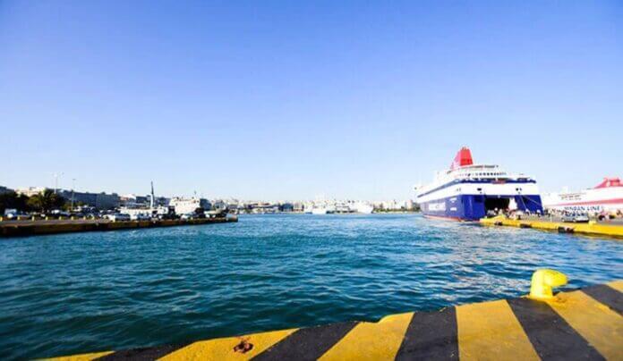 Λιμενικό Σώμα: Πτώση οχήματος στο λιμάνι του Πειραιά 